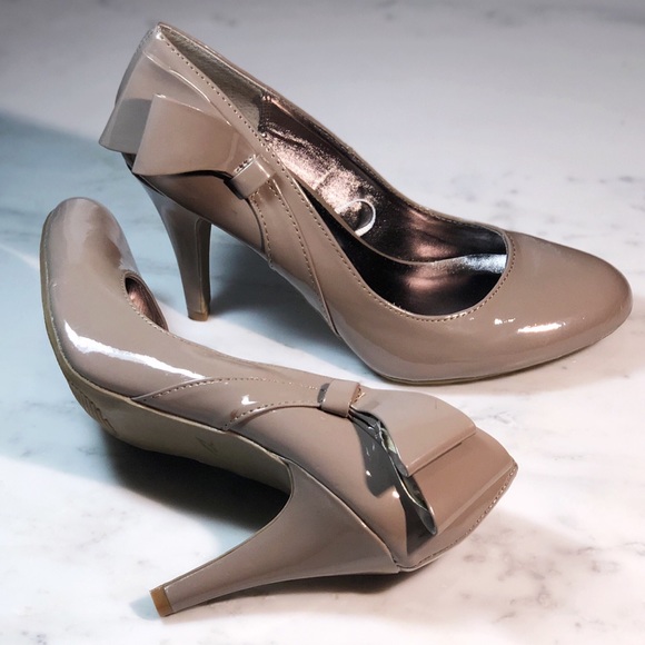 Steve Madden Shoes - Nude Taupe Steve Madden Pageant Interview Heels